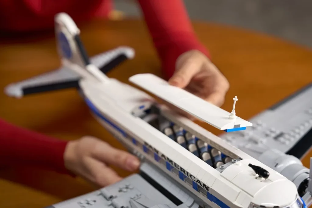 LEGO ICONS 11378 Douglas DC-3 Pan AM