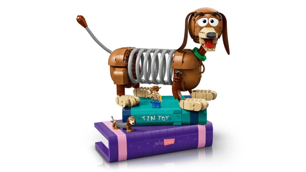 LEGO 43301 Sujetalibros de Slinky: el set más grande hasta la fecha de Toy Story 6 LEGO 43301 Toy Story Sujetalibros de Slinky diorama