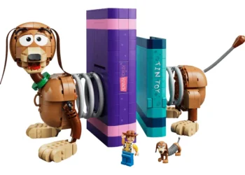 LEGO 43301 Sujetalibros de Slinky: el set más grande hasta la fecha de Toy Story 16 LEGO 43301 Toy Story Sujetalibros de Slinky