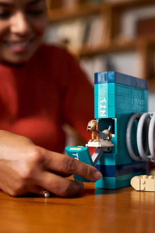 LEGO 43301 Sujetalibros de Slinky: el set más grande hasta la fecha de Toy Story 3 LEGO 43301 Toy Story Sujetalibros de Slinky