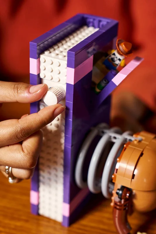 LEGO 43301 Sujetalibros de Slinky: el set más grande hasta la fecha de Toy Story 4 LEGO 43301 Toy Story Sujetalibros de Slinky