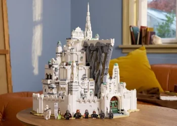 LEGO Icons 11377 The Lord of the Rings Minas Tirith, set de 8.278 piezas con minifiguras de Gandalf, Aragorn y Arwen