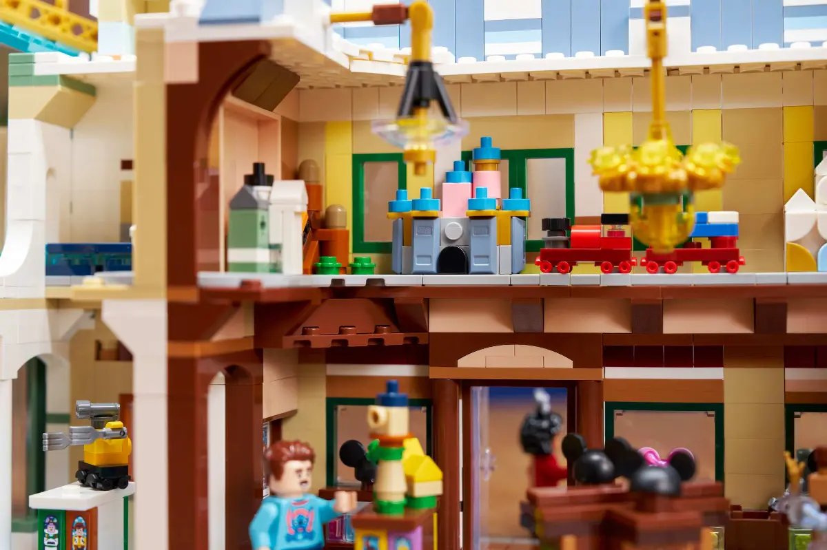 43302 LEGO Disney Main Street, U.S.A.