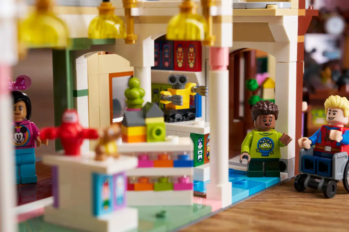 43302 LEGO Disney Main Street, U.S.A.