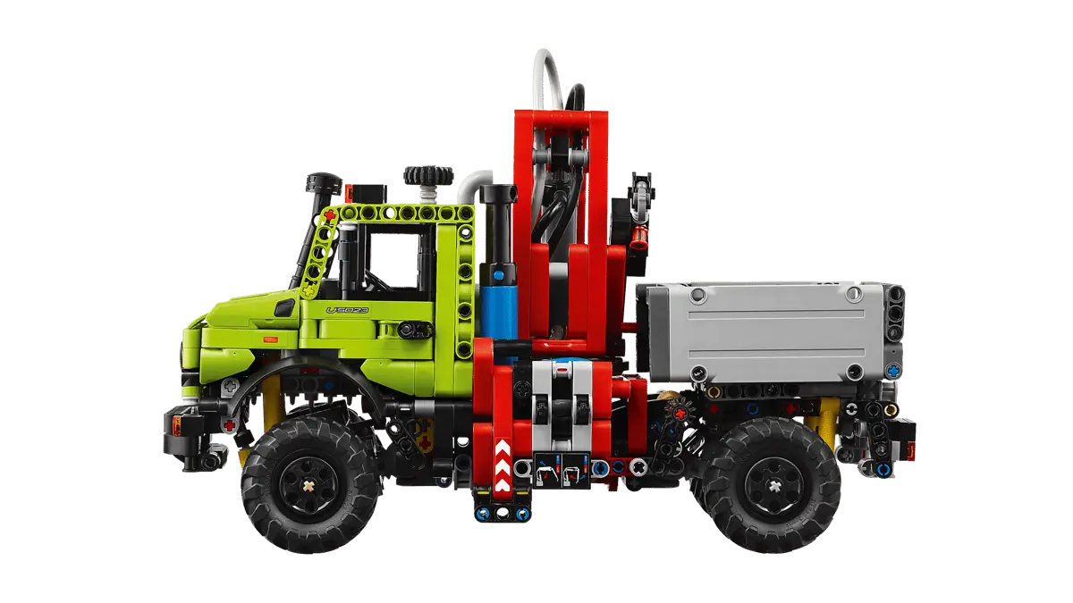 Novedades LEGO Technic junio 2026: Fast and Furious, Bugatti y la vuelta del Unimog 17 LEGO Technic 42242 Mercedes-Benz Unimog U 5023 con Grúa 02