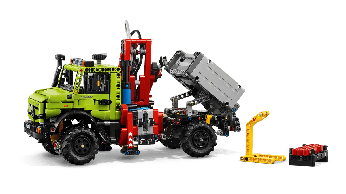Novedades LEGO Technic junio 2026: Fast and Furious, Bugatti y la vuelta del Unimog 18 LEGO Technic 42242 Mercedes-Benz Unimog U 5023 con Grúa 03