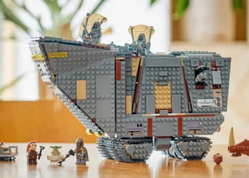 LEGO recupera el Reptador de las Arenas con el 75453: nuevo color, nuevas minifiguras y un Mudhorn incluido 26 LEGO 75453 Reptador de las Arenas del Exterior y Mudhorn, set de Star Wars The Mandalorian con Kuiil y Grogu