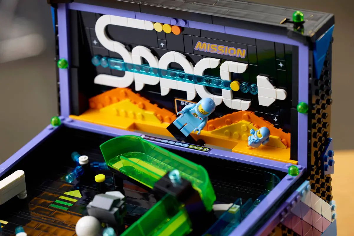 LEGO Icons 11374 Arcade Pinball Machine 02