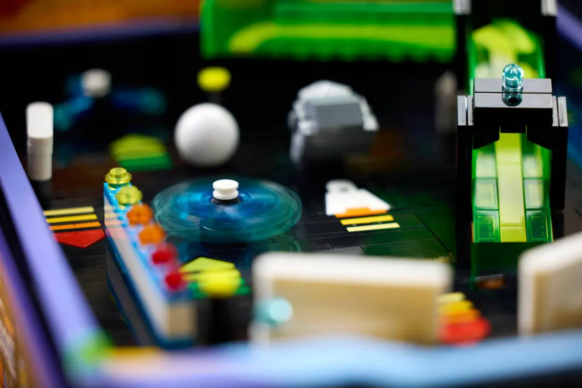 LEGO Icons 11374 Arcade Pinball Machine 04
