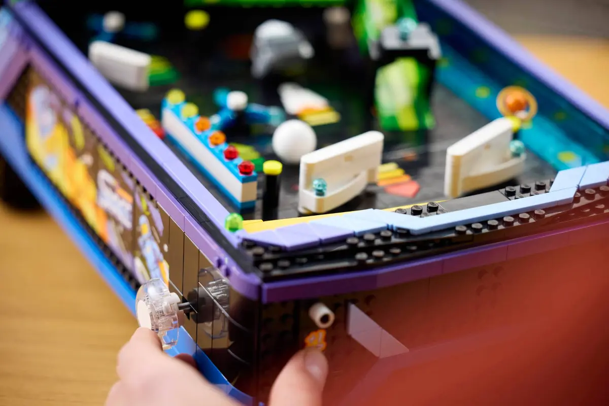 LEGO Icons 11374 Arcade Pinball Machine 05