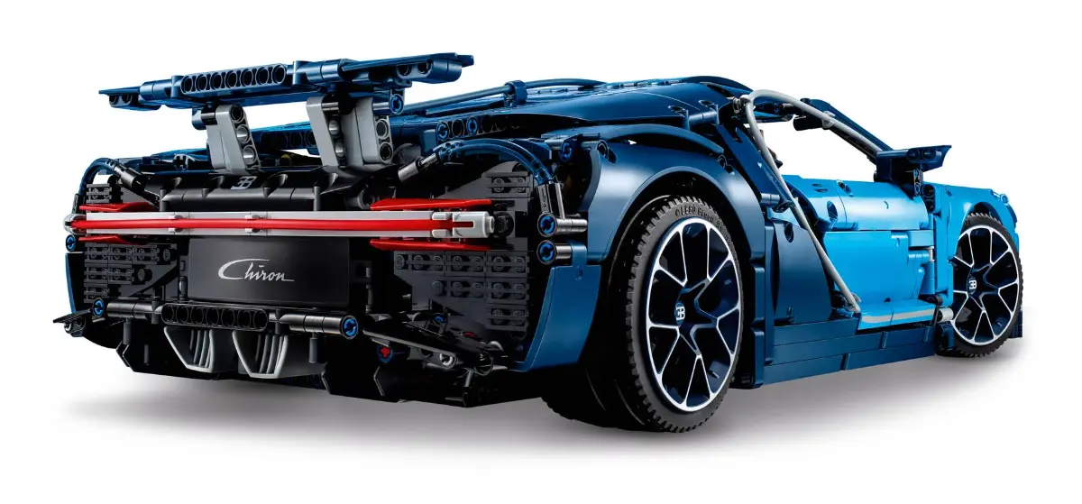 LEGO Technic 42083 Bugatti Chiron 02