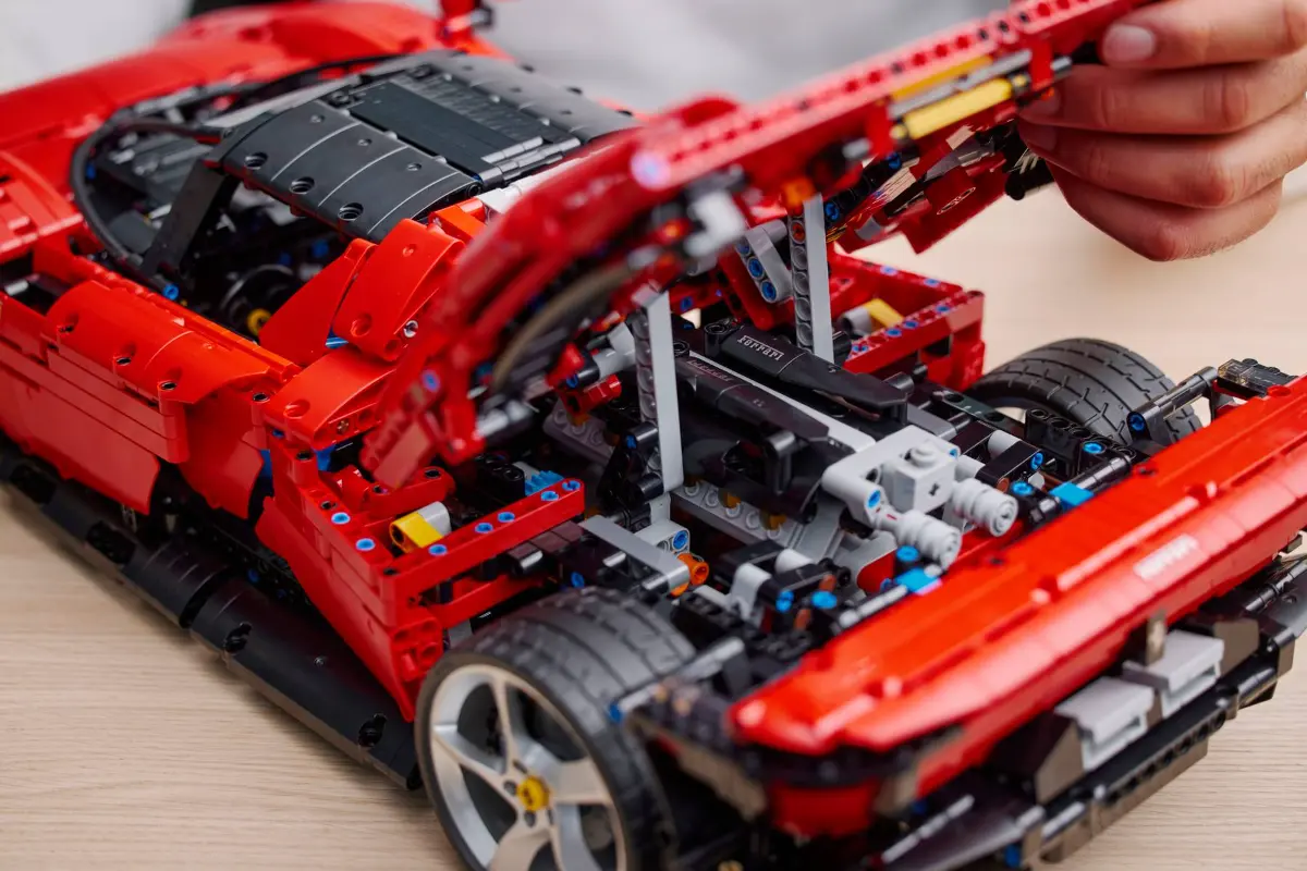 LEGO Technic 42143 Ferrari Daytona SP3 03
