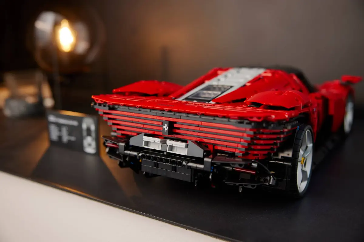 LEGO Technic 42143 Ferrari Daytona SP3 04