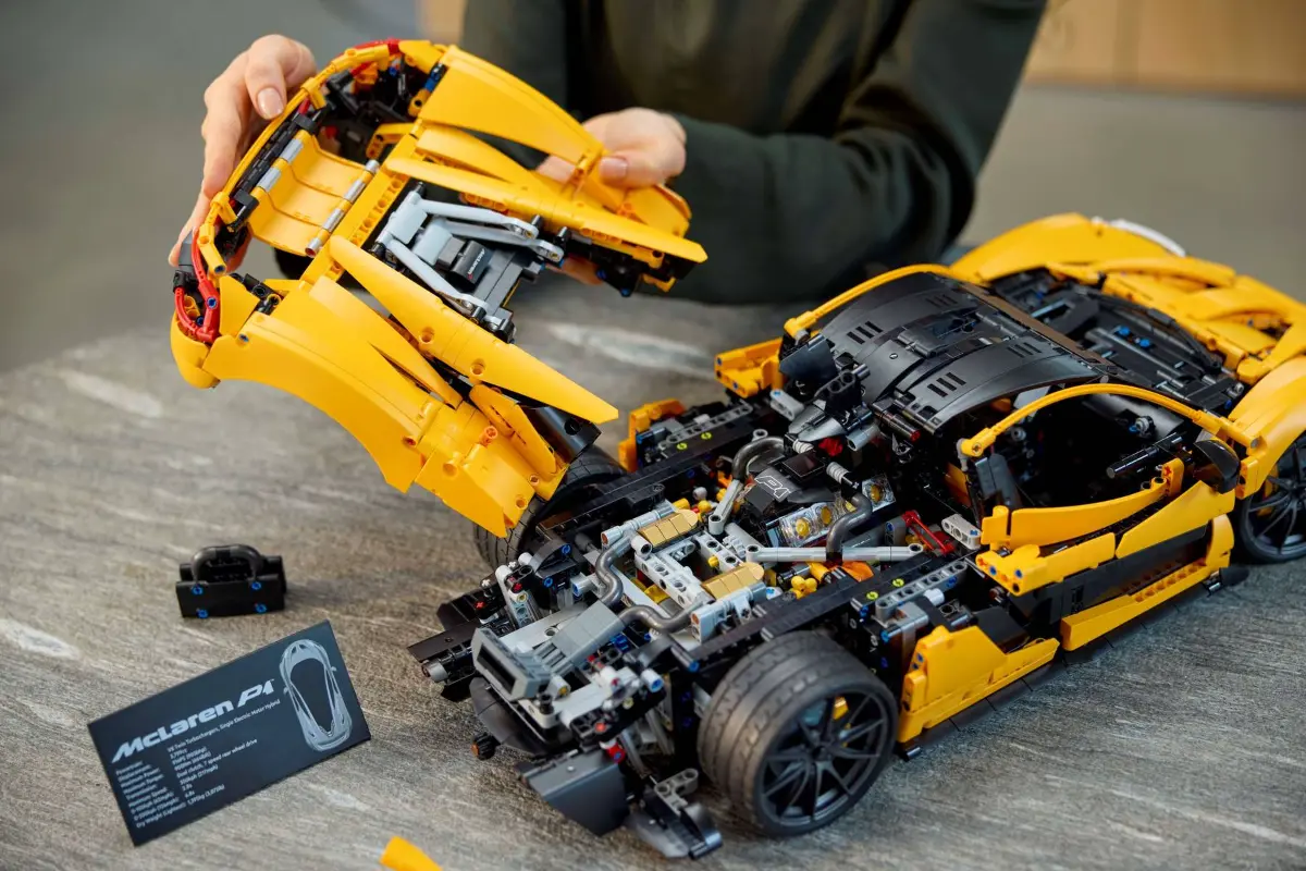 LEGO Technic 42172 McLaren P1 05
