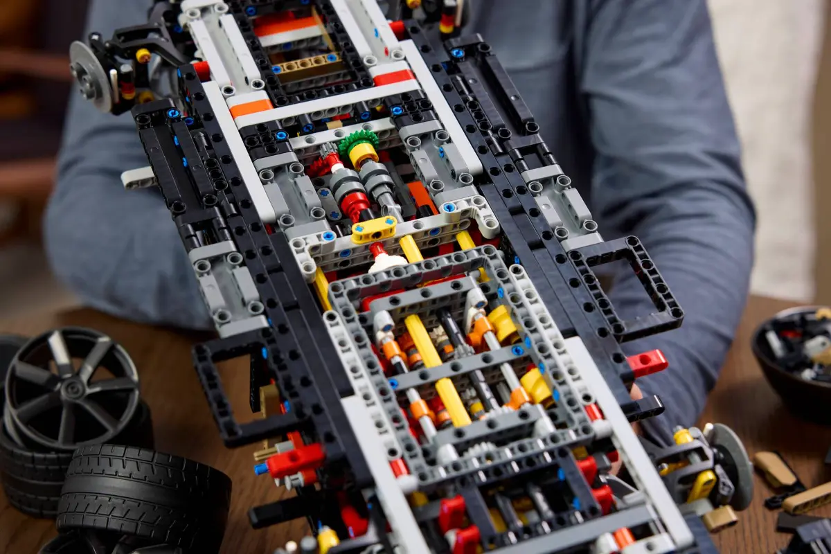 LEGO Technic 42232 Koenigsegg Sadair’s Spear 01