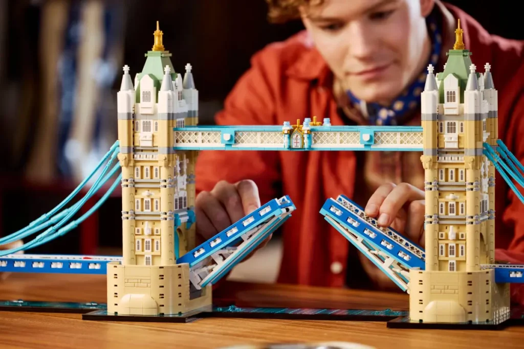 LEGO Architecture 21067 Tower Bridge 03