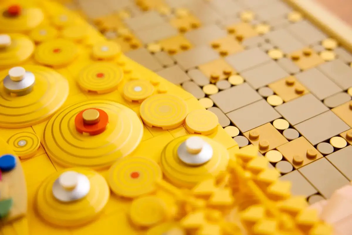 LEGO Art 31221 Gustav Klimt El Beso 03