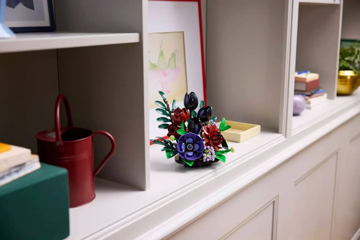LEGO Botanicals 11513 Arreglo Floral Oscuro 02