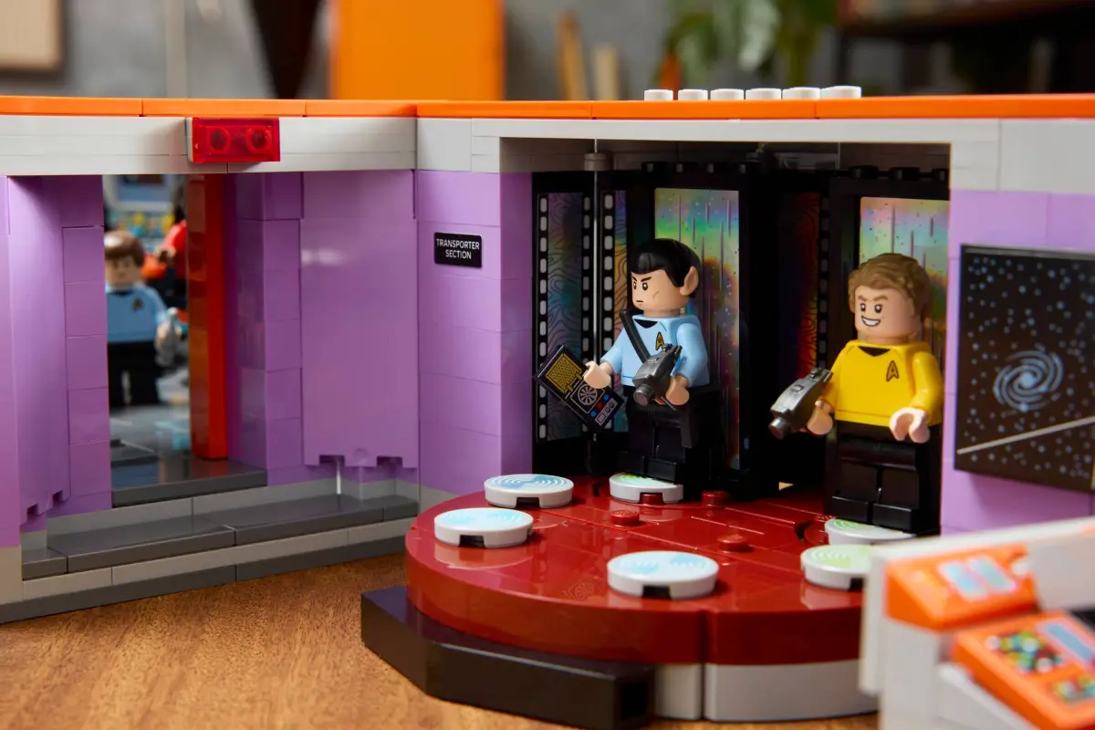 LEGO Icons 11385 Star Trek Puente U.S.S. Enterprise NCC-1701 02