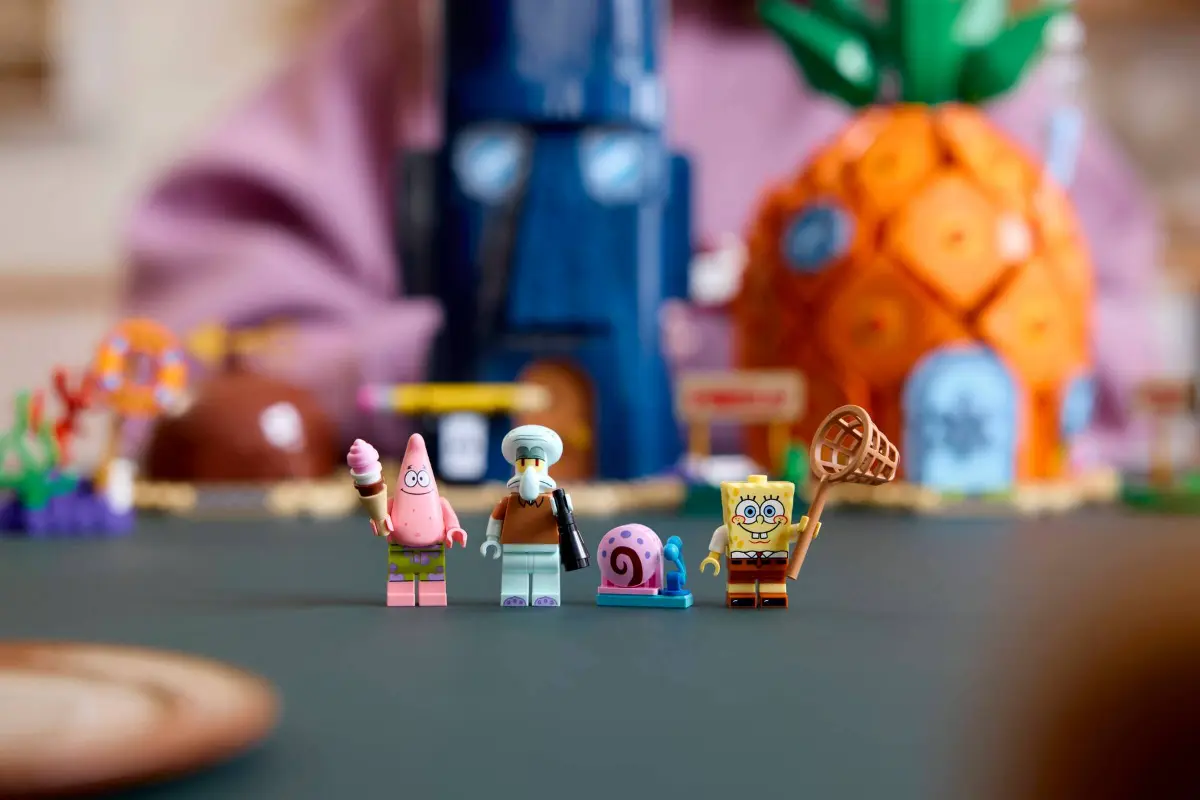 LEGO Icons 11386 Bob Esponja Fondo de Bikini minifiguras