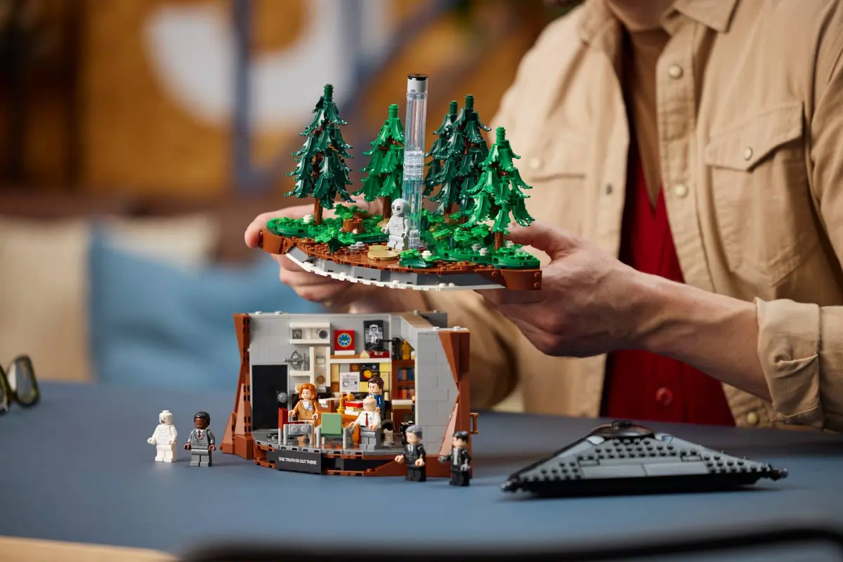 LEGO Ideas 21369 The X-Files 01