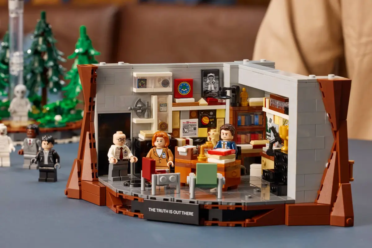 LEGO Ideas 21369 The X-Files 03