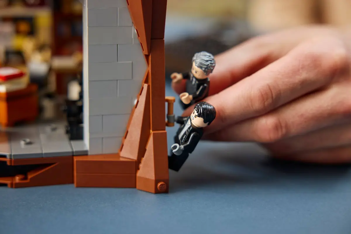 LEGO Ideas 21369 The X-Files 05