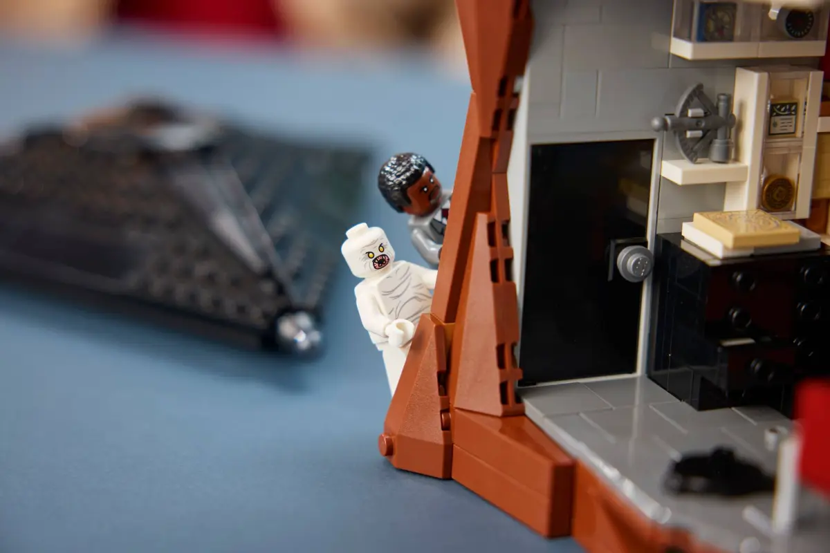 LEGO Ideas 21369 The X-Files 06