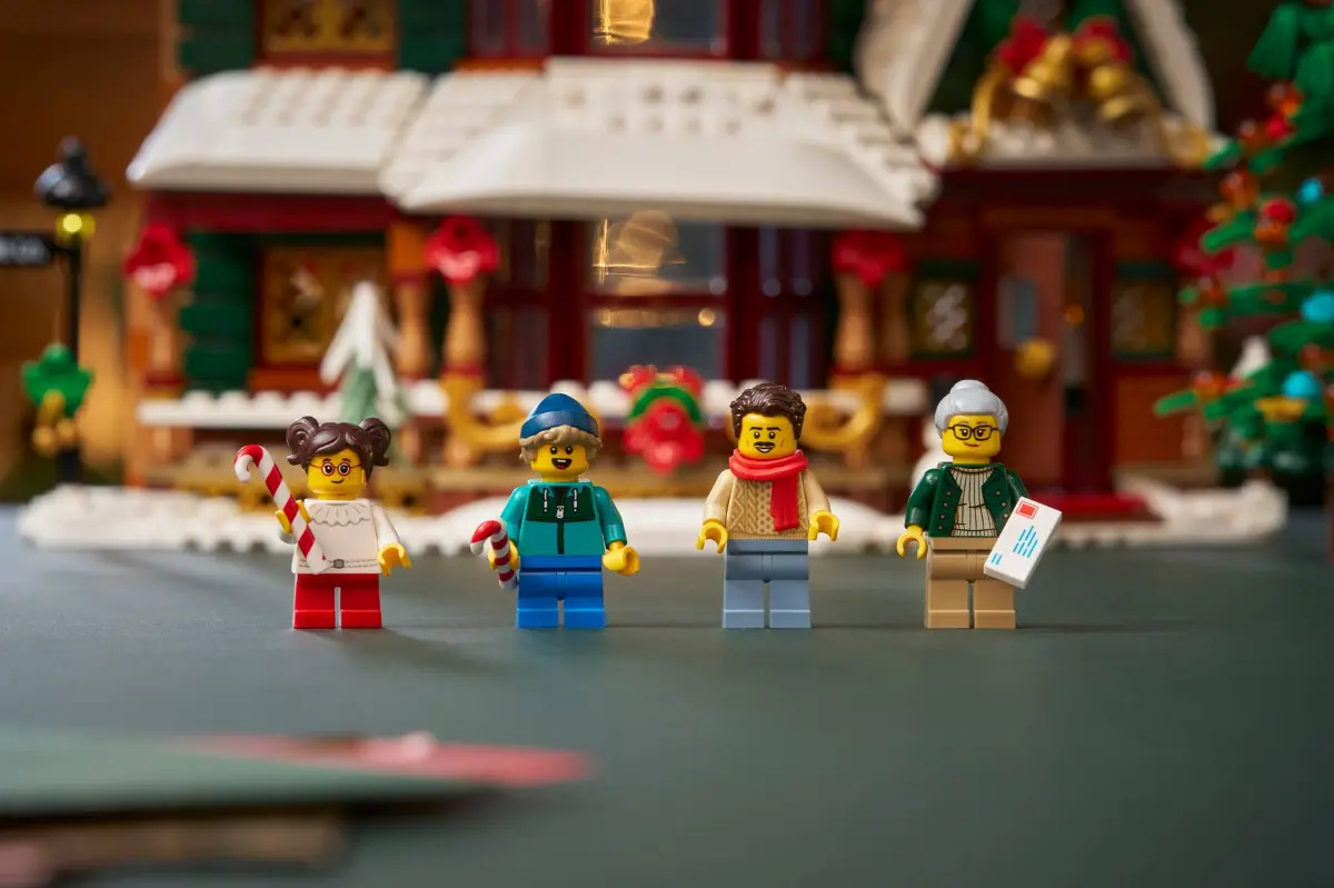 LEGO 11387 Casa Navideña: la nueva incorporación a la Winter Village para 2026 7 LEGO 11387 Icons Casa Navideña Winter Village 02