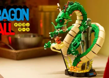 LEGO Icons 11390 Dragon Ball: Shenron & Goku, dragón enroscado en el pilar con Goku niño sobre la nube Kinton
