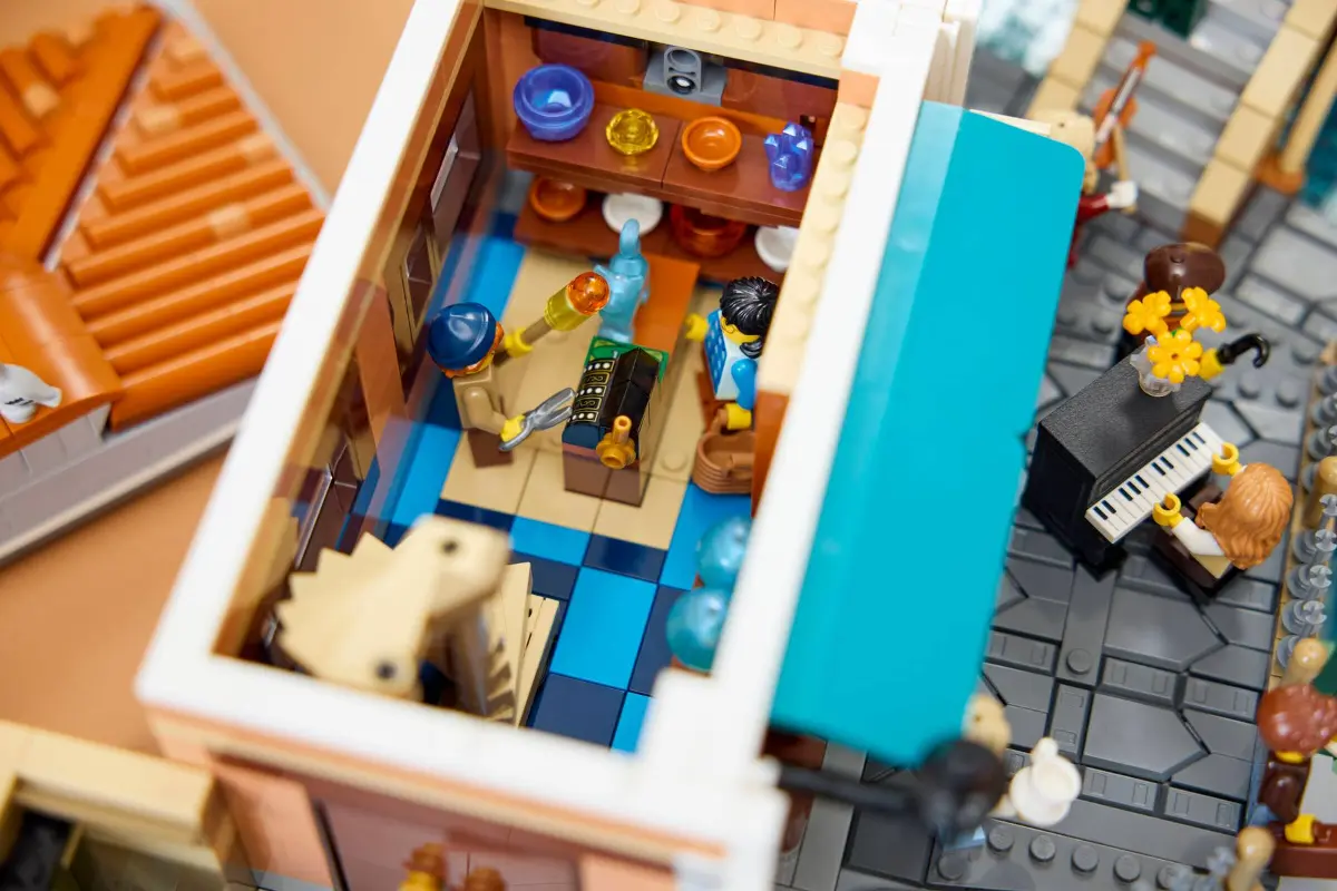 LEGO 11388 Barrio Veneciano 04