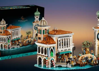 LEGO Icons 11388 Barrio Veneciano con palacete, puente en arco y torre del reloj astronómico