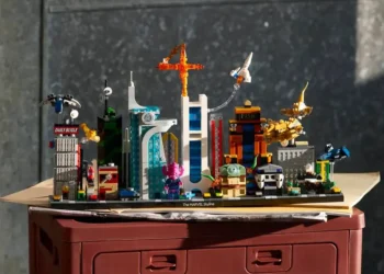 LEGO 67006 Horizonte de Marvel con la minifigura de Galactus junto al skyline a microescala
